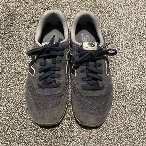 Women’s New Balance 696 navy blue